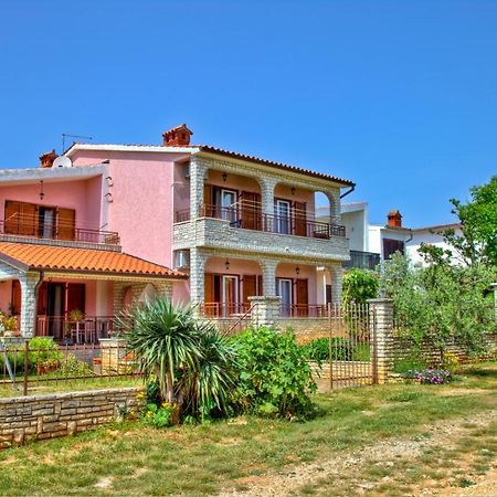 Comfortable Apartments In Peroj Near The Sea Exterior photo