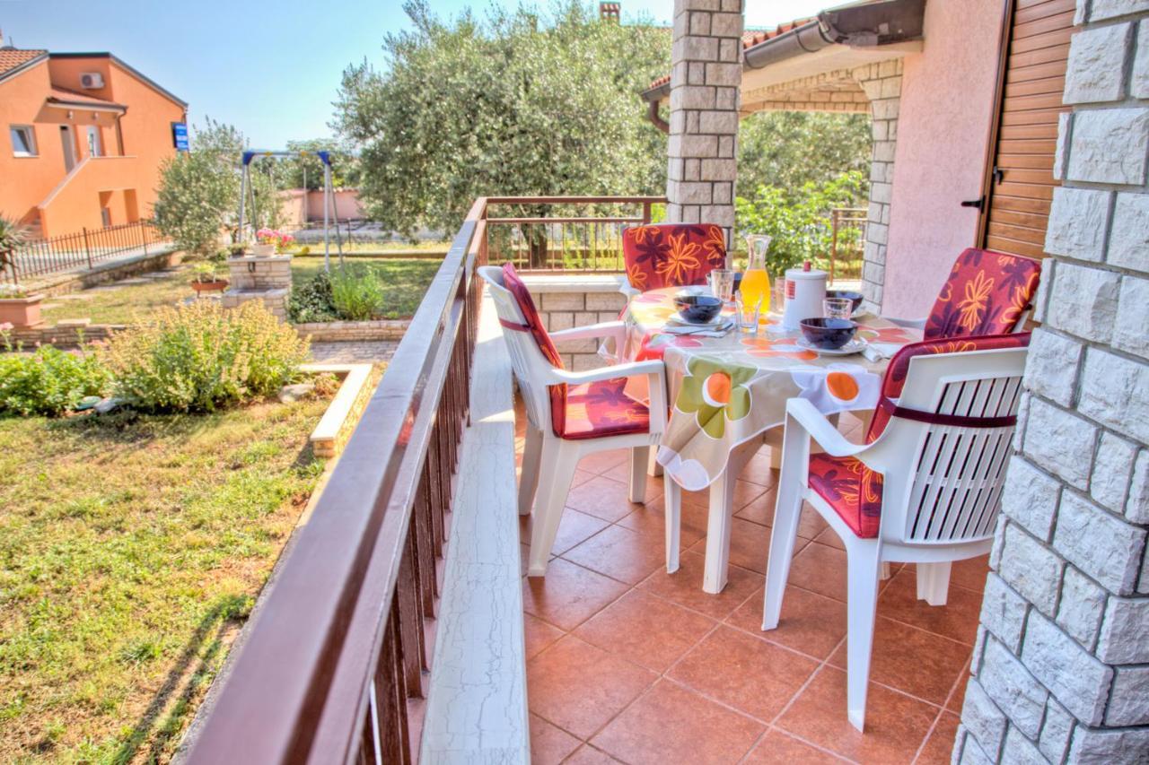 Comfortable Apartments In Peroj Near The Sea Exterior photo