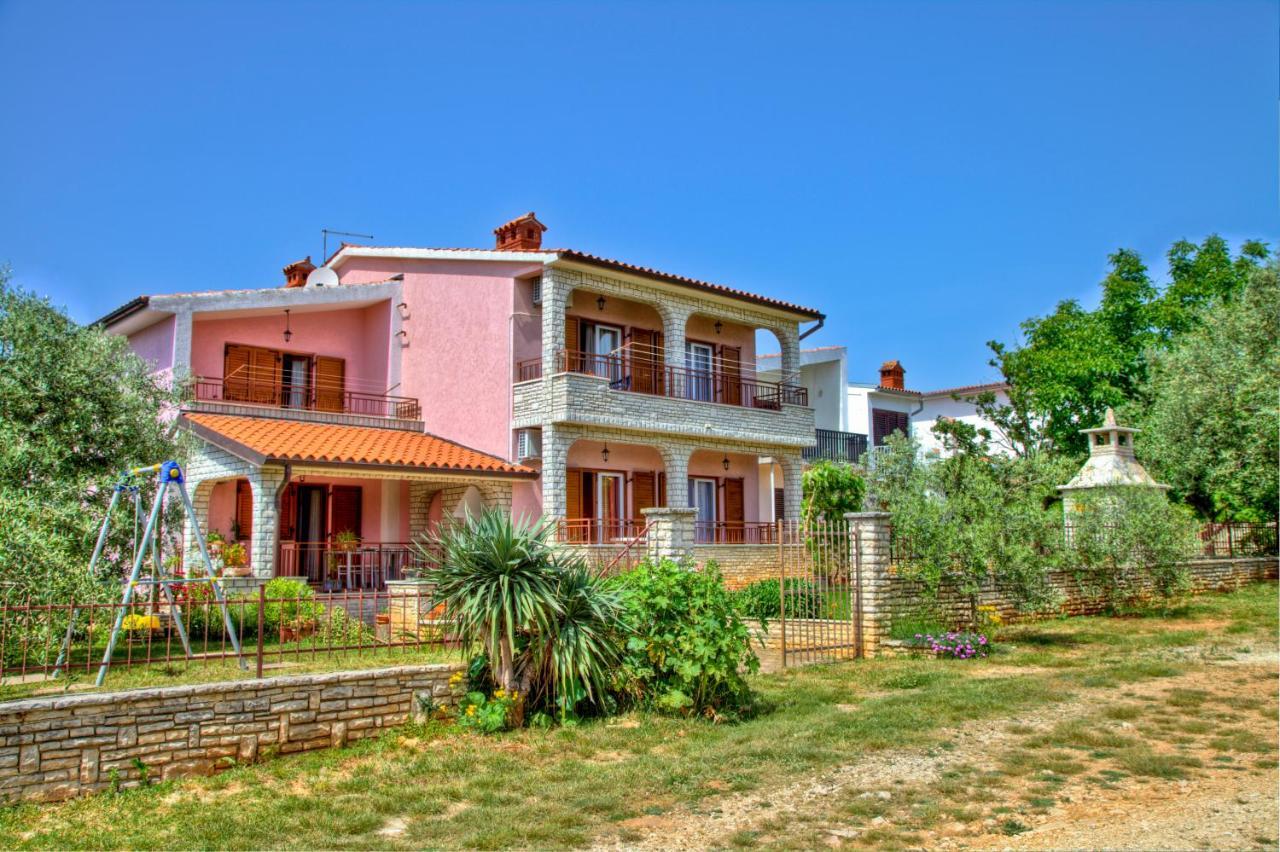 Comfortable Apartments In Peroj Near The Sea Exterior photo